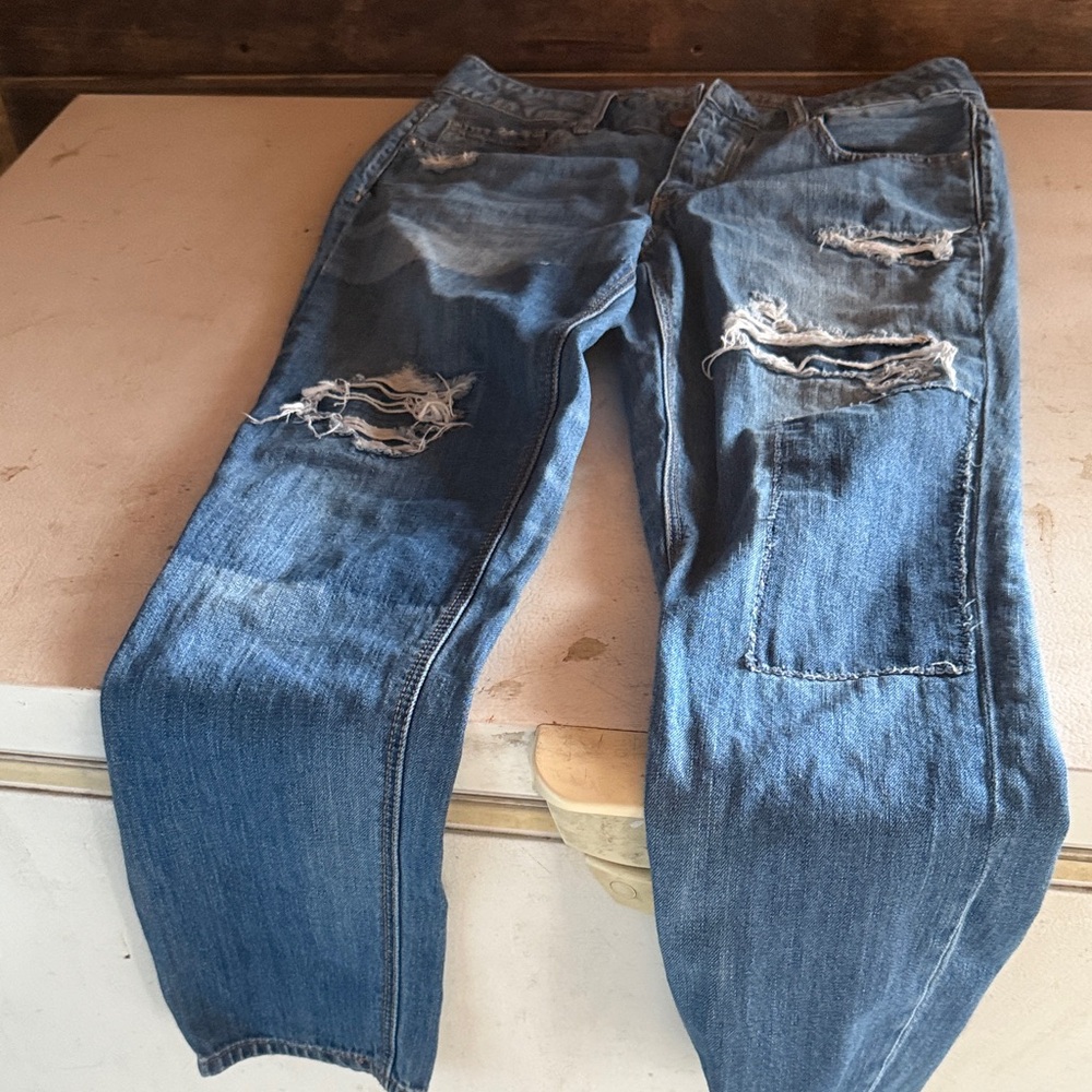 American Eagle Outfitters Women's Distressed Blue Jeans